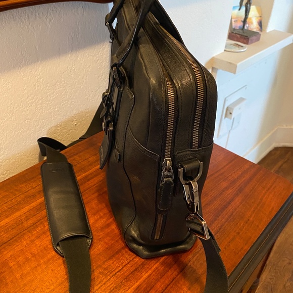 Tumi Beacon Hill Vernon Leather Brief - Picture 2 of 12